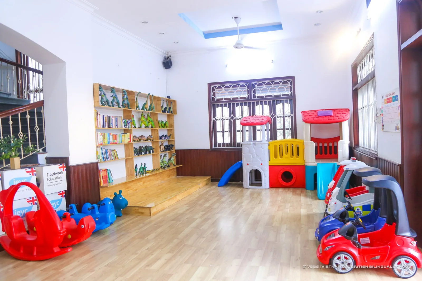 Tổ hợp vận động thể chất liên hoàn & Lâu đài cổ tích trong nhà
