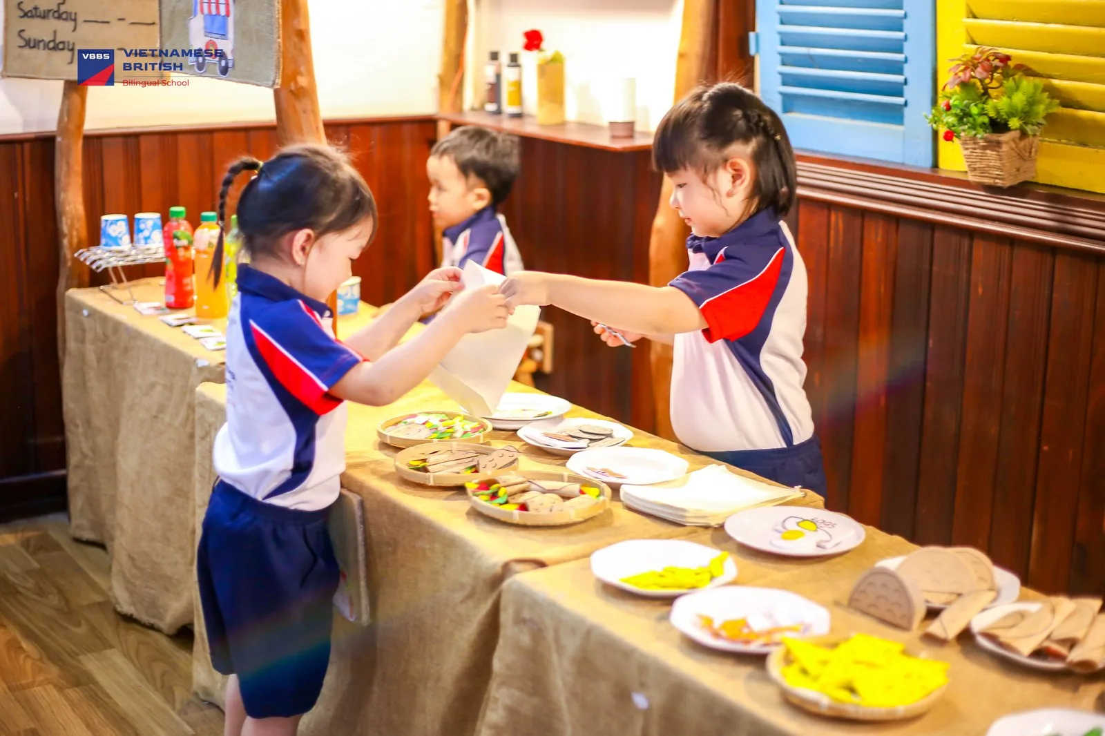 Góc Đóng Vai & Phiên Chợ Nhỏ (Dramatic Play)