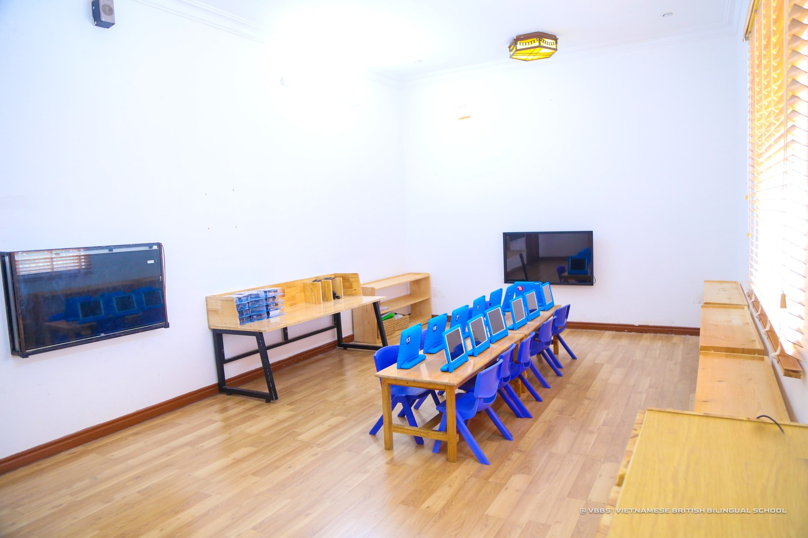 Phòng Khám Phá Công Nghệ Số & iPad Lab Bản Quyền