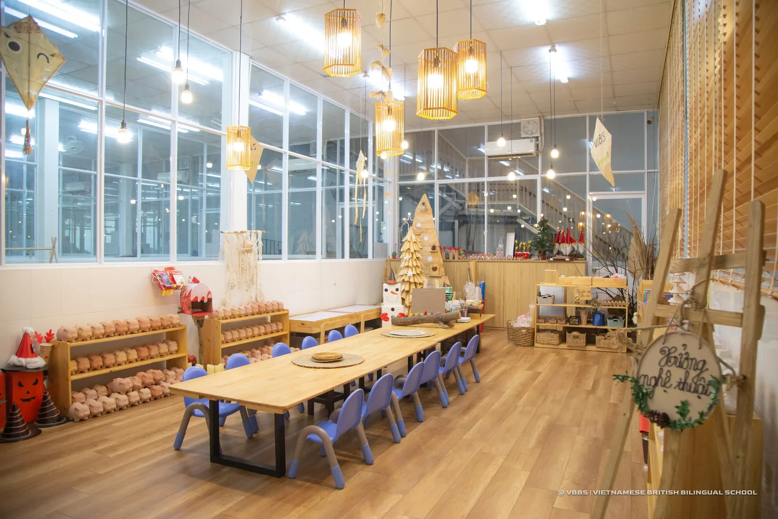 Phòng Học Ngập Tràn Ánh Sáng Tự Nhiên