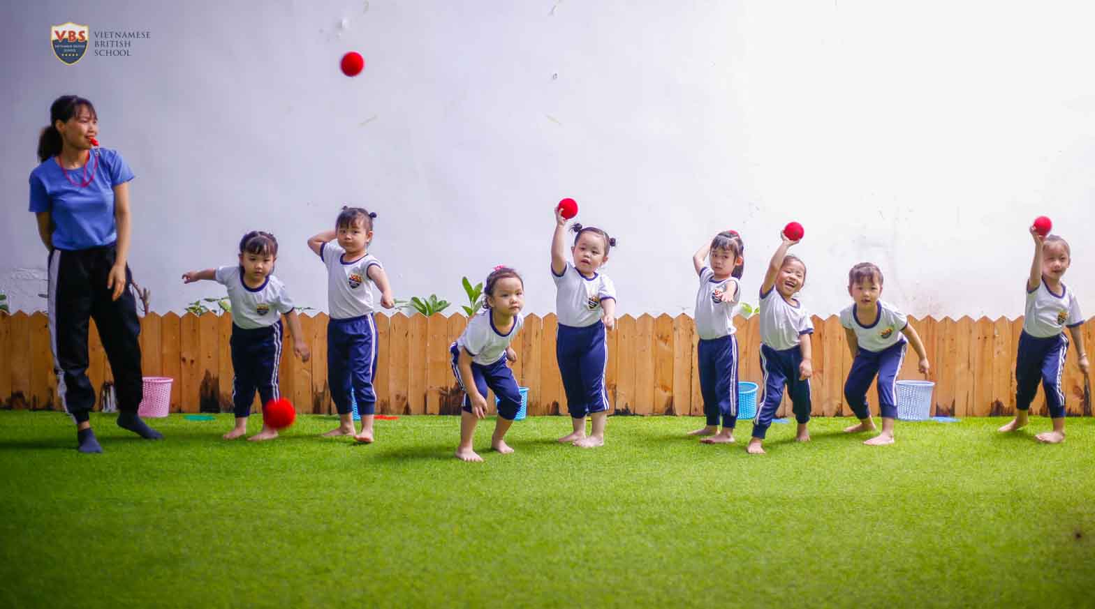 Bóng Ném là môn thể thao cho hoạt động rèn luyện thể chất cho các bé.