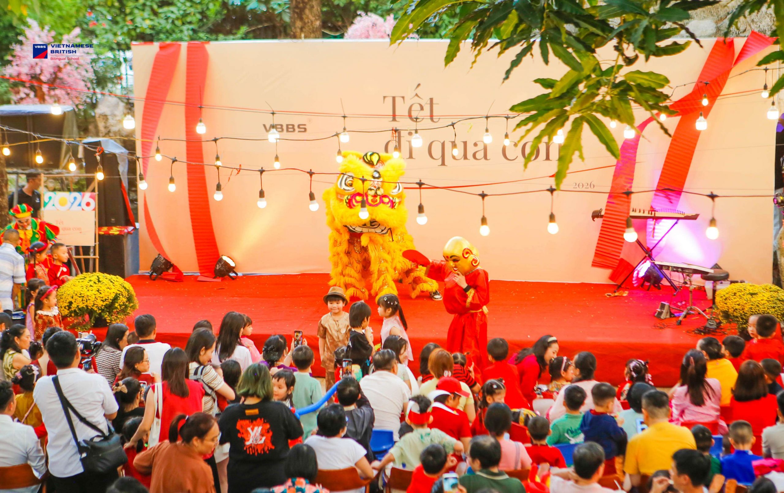 Hội Xuân VBBS 2026 – nơi trẻ mầm non trải nghiệm Tết qua âm thanh, sân khấu và cảm xúc cùng gia đình.